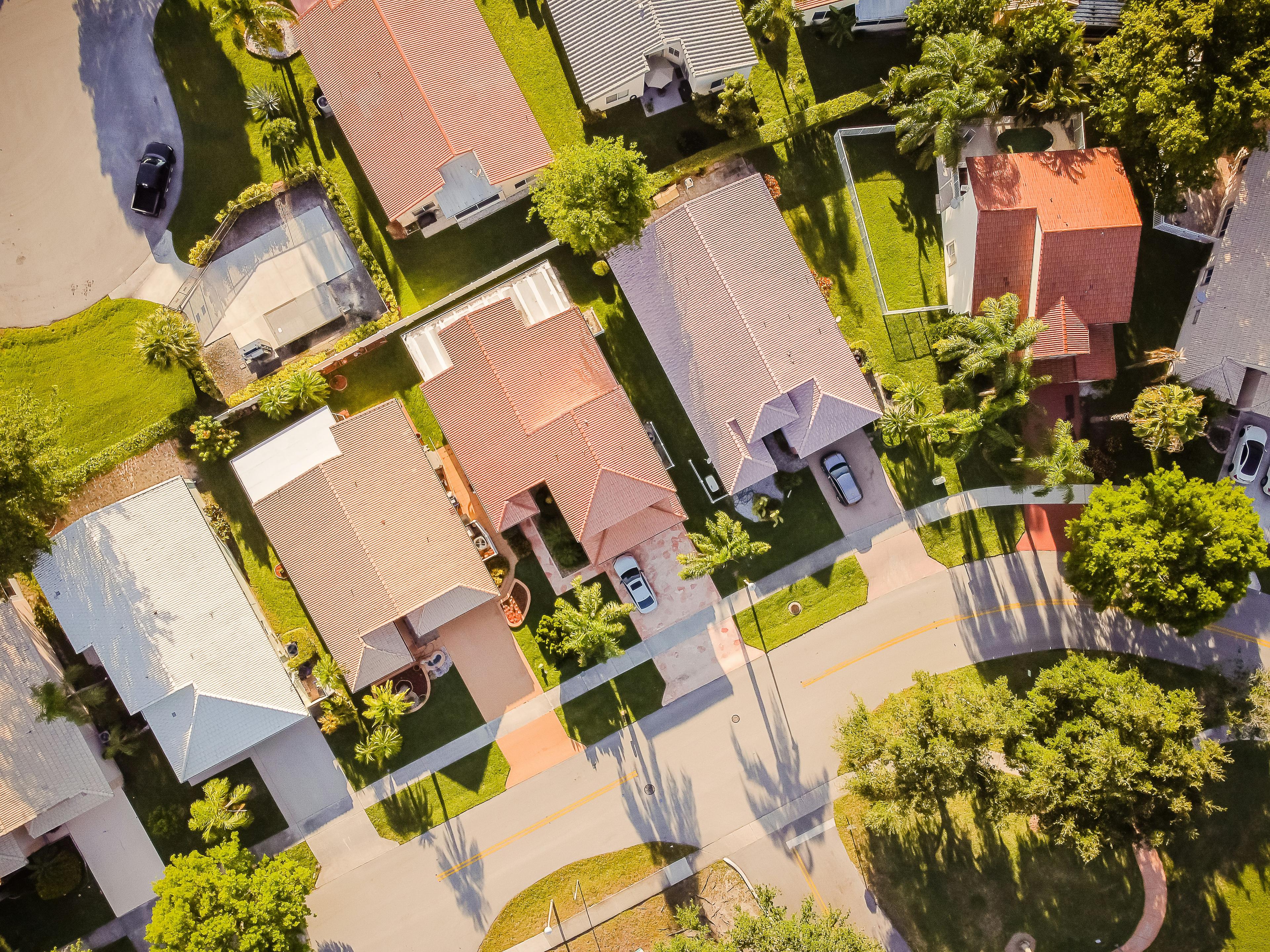 Meet Miami Home Service – Your Local Roof & Pool Cleaning Pros